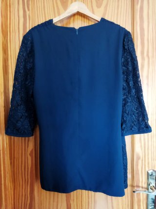 Blusa azul encaje