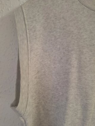 Sudadera sin mangas gris con lazada