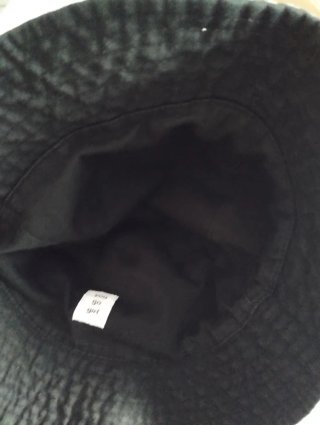 Gorro Bershka cuadros blanco y negro
