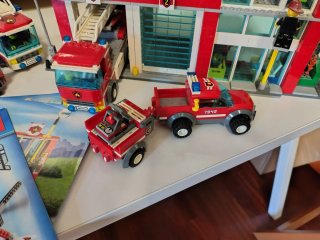 Lego City Set Autopompa e Casema dei pompieri