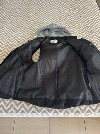Chaqueta KAFUNU acolchada negra con capucha