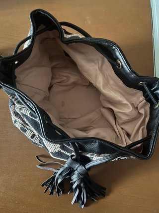 Bolso de hombro con flecos