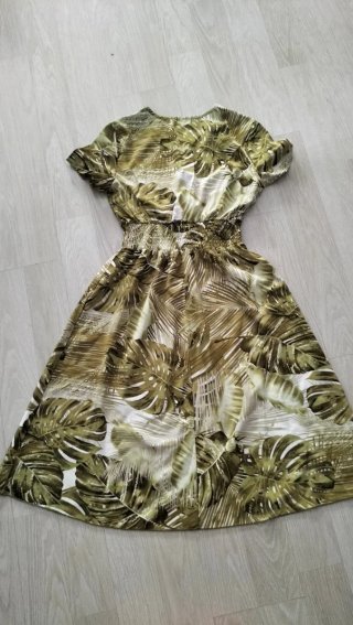 Vestido de verano estampado hojas
