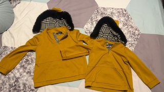 Sudaderas Mostaza Niños. Hermanos a juego