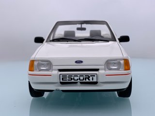 1:18 Ford Escort Mk4 XR3i Cabriolé año 1986 OT398