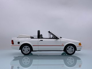 1:18 Ford Escort Mk4 XR3i Cabriolé año 1986 OT398