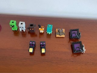 Collezione Minecraft di uova Kinder Huevos
