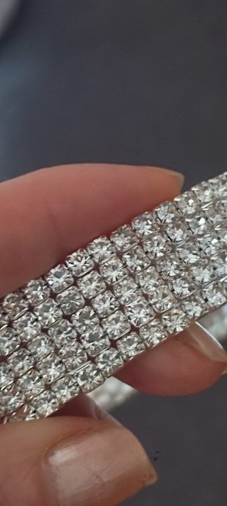 Gargantilla plateada con diamantes de imitación