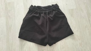 Pantalones cortos negros con cinturón