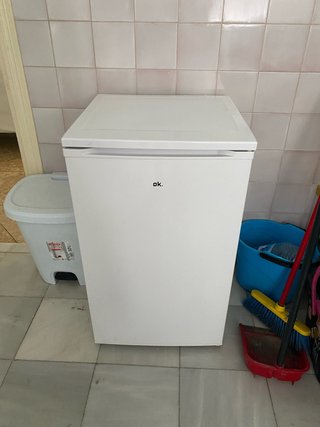Congelador OK. blanco mediano