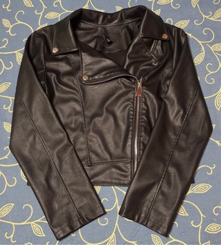 Chaqueta de cuero negra.