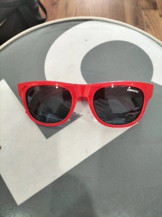 Gafas de sol rojas