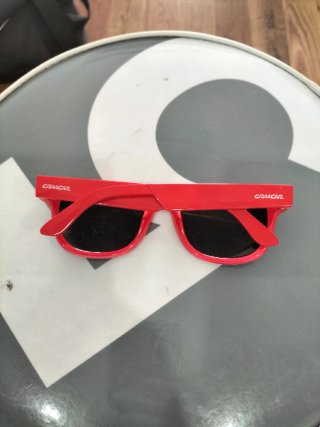 Gafas de sol rojas