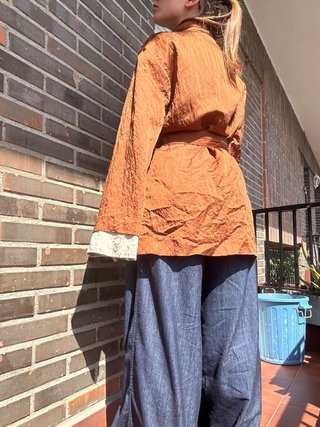 Chaqueta kimono marrón con cinturón