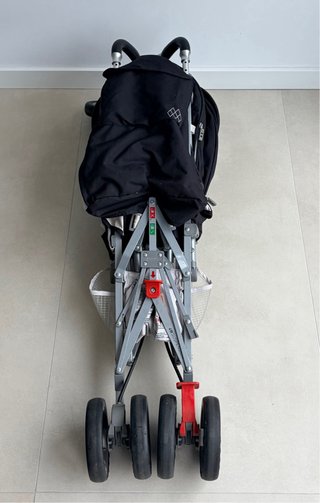 Cochecito Maclaren techno XT con capota de lluvia