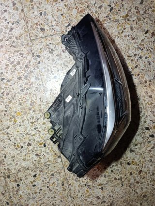 Faro derecho Audi Q3