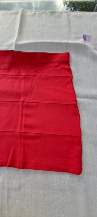 Falda ajustada Shana Roja Talla M. Ropa chica elas