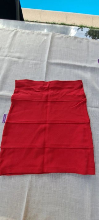 Falda ajustada Shana Roja Talla M. Ropa chica elas