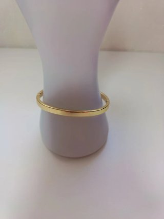 Pulsera dorada bangle ovalada