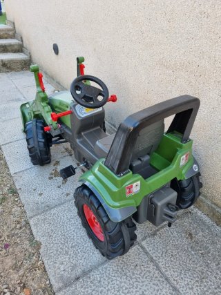 Tractor Fendt a pedales con pala