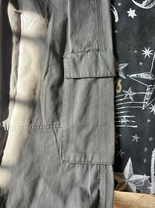 Pantalón cargo Pull&Bear gris talla S