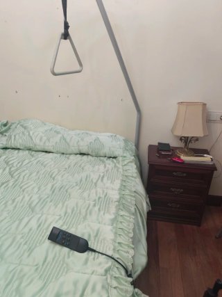 Cama Eléctrica Articulada con Grúa