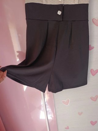 Mono corto beige y negro