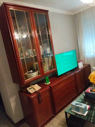 Mueble de salón madera y cristal
