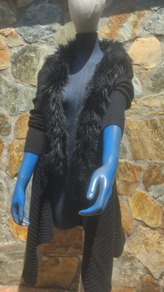 Chaqueta Amisu Negra con Pelo Sintético