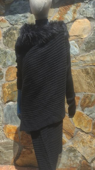 Chaqueta Amisu Negra con Pelo Sintético