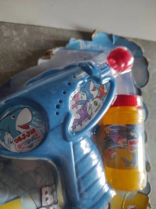 Pistola de burbujas tiburón azul