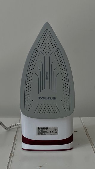 Plancha Taurus Atlantida 3000W vapor vertical