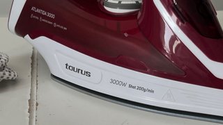 Plancha Taurus Atlantida 3000W vapor vertical