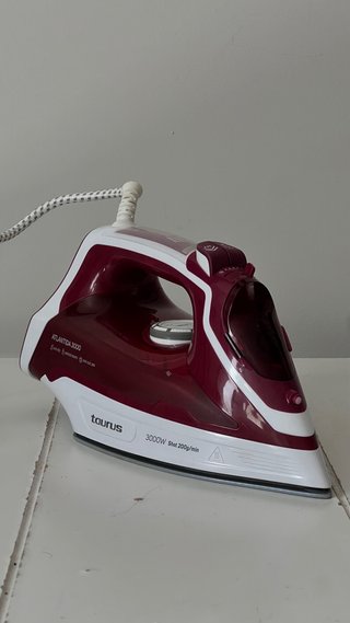 Plancha Taurus Atlantida 3000W vapor vertical
