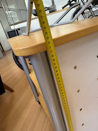 Mesa auxiliar IKEA con ruedas y cajón