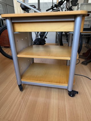 Mesa auxiliar IKEA con ruedas y cajón