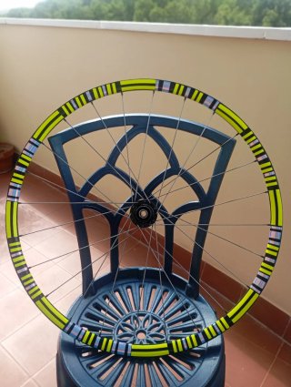 Ruedas DT Swiss R470 DB Personalizadas. 11V