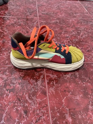 Zapatillas multicolor estilo retro