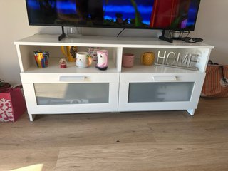 Mesa TV Blanca con Cajones