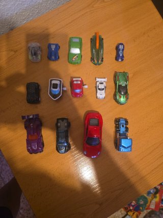 Lote de 14 coches de juguete variados