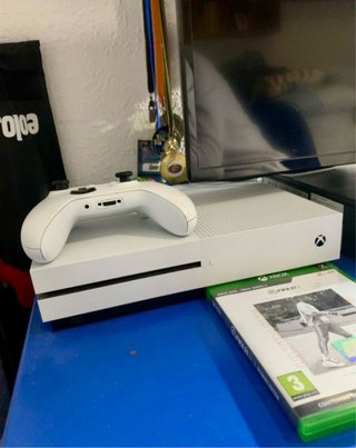 Xbox One S 1TB Blanca + FIFA 21 Ultimate