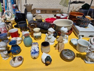 Variedad de decoración, jarras y cocina. Preguntar