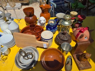 Variedad de decoración, jarras y cocina. Preguntar