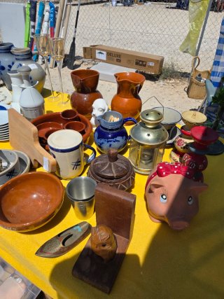 Variedad de decoración, jarras y cocina. Preguntar