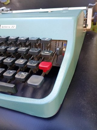 Máquina de escribir Olivetti Lettera 32