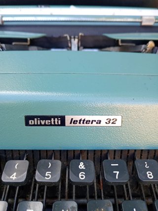 Máquina de escribir Olivetti Lettera 32