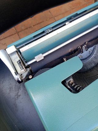 Máquina de escribir Olivetti Lettera 32