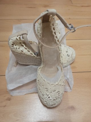 Zapatillas cuña sin estrenar