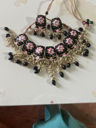 Collar y pendientes mujer negro y rosa