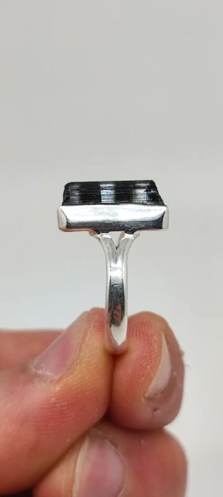 Anillo de Plata y Turmalina Negra.